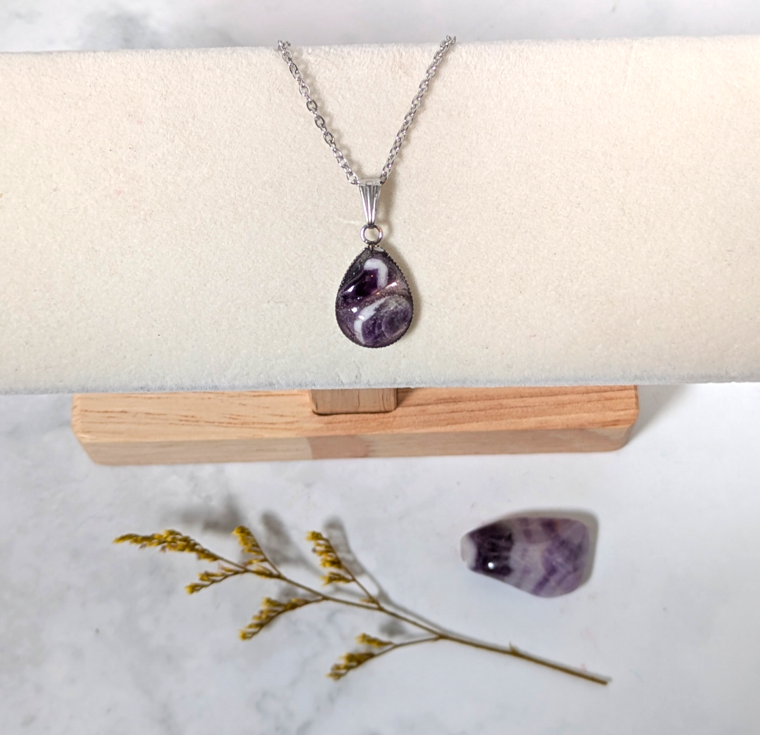 Ametist Halsband liten droppe – Kristallhalsband för Lugn & Intuition