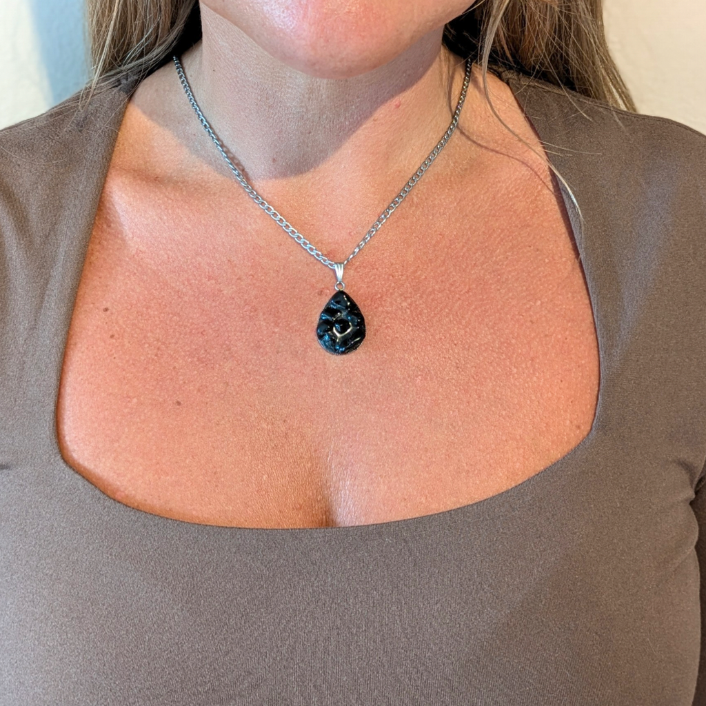 Svart Turmalin Halsband – Kristallhalsband för Skydd & Trygghet