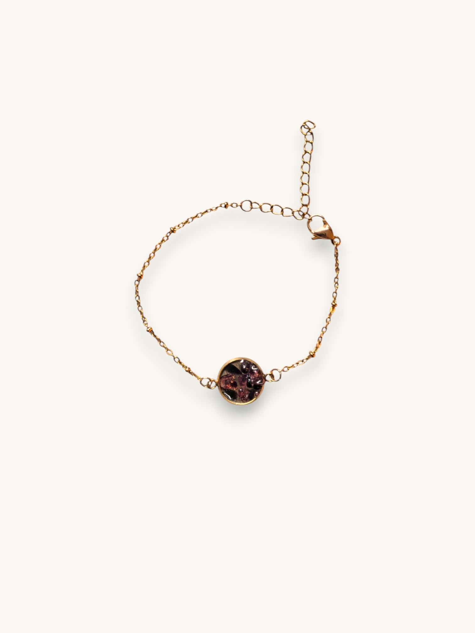 Citrinmagi armband med ankarlänk i guld och infattad svart obsidian och djupröd granat.