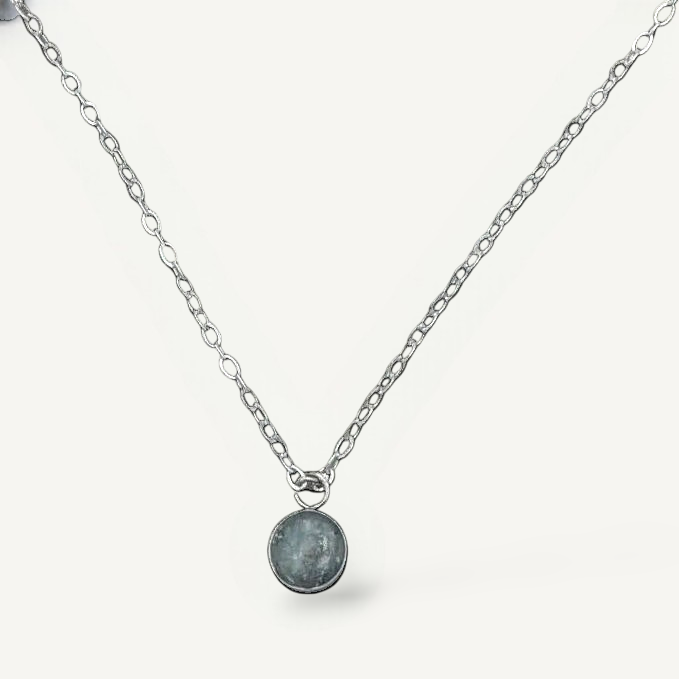 Citrinmagi halsband med rund silverberlock och äkta akvamarin, månadssten för mars i silverpläterat rostfritt stål.