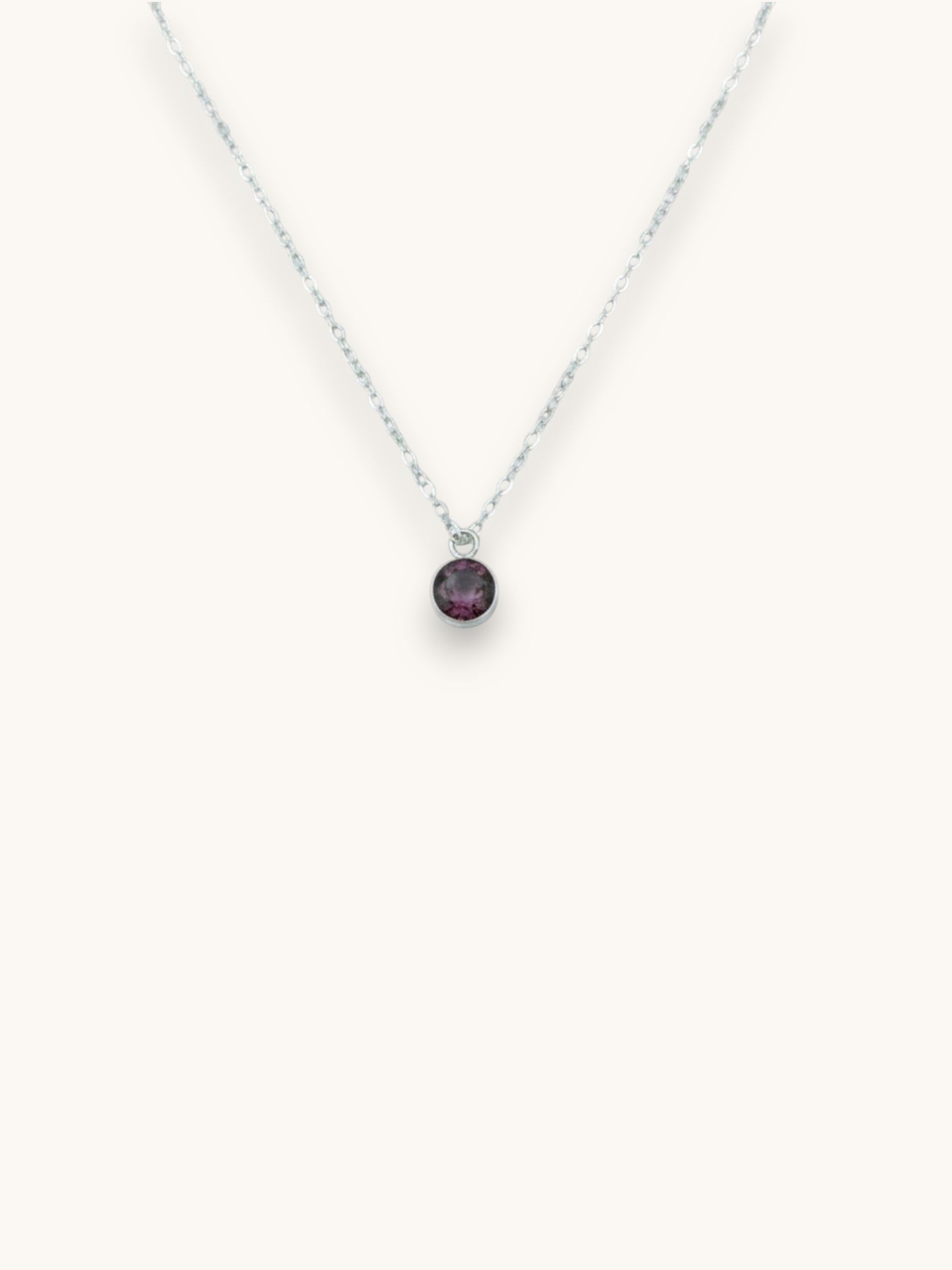 Citrinmagi halsband med rund granatsten i silverpläterat stål, perfekt som månadssten för januari.