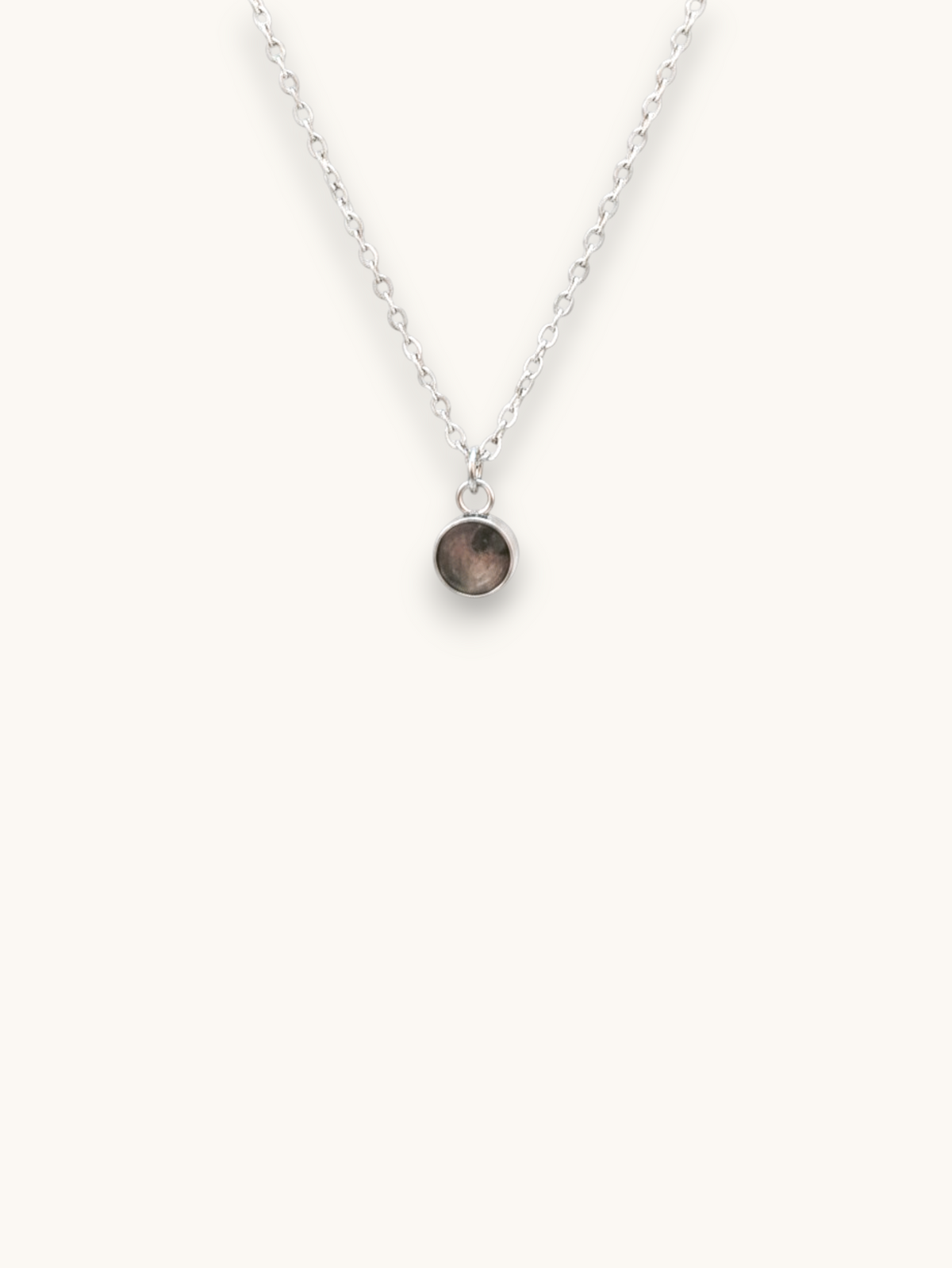 Citrinmagi halsband med rund rosa turmalin infattad i silverpläterat rostfritt stål, månadssten för oktober.