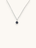 Citrinmagi halsband med rund vattensafir iolit i minimalistisk silverkedja, månadssten för september.