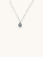 Citrinmagi halsband med rund månsten i silverpläterat rostfritt stål, perfekt som månadssten för juni.