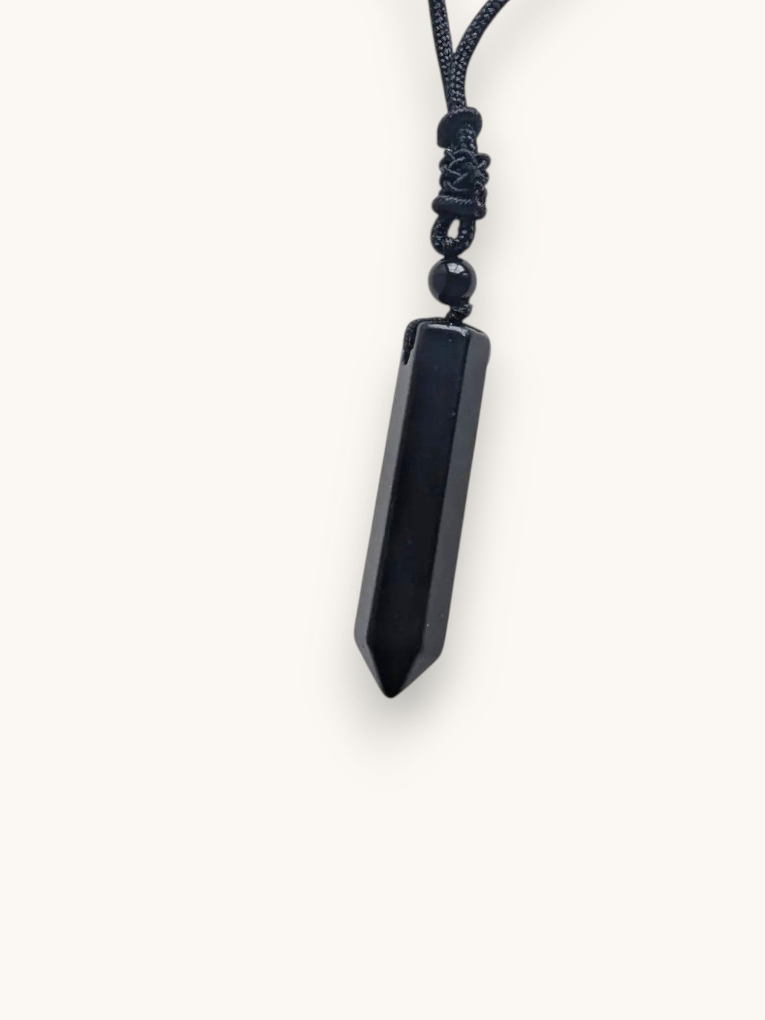 Citrinmagi handgjort halsband med en pendelformad äkta svart obsidian och ett justerbart svart textilband.