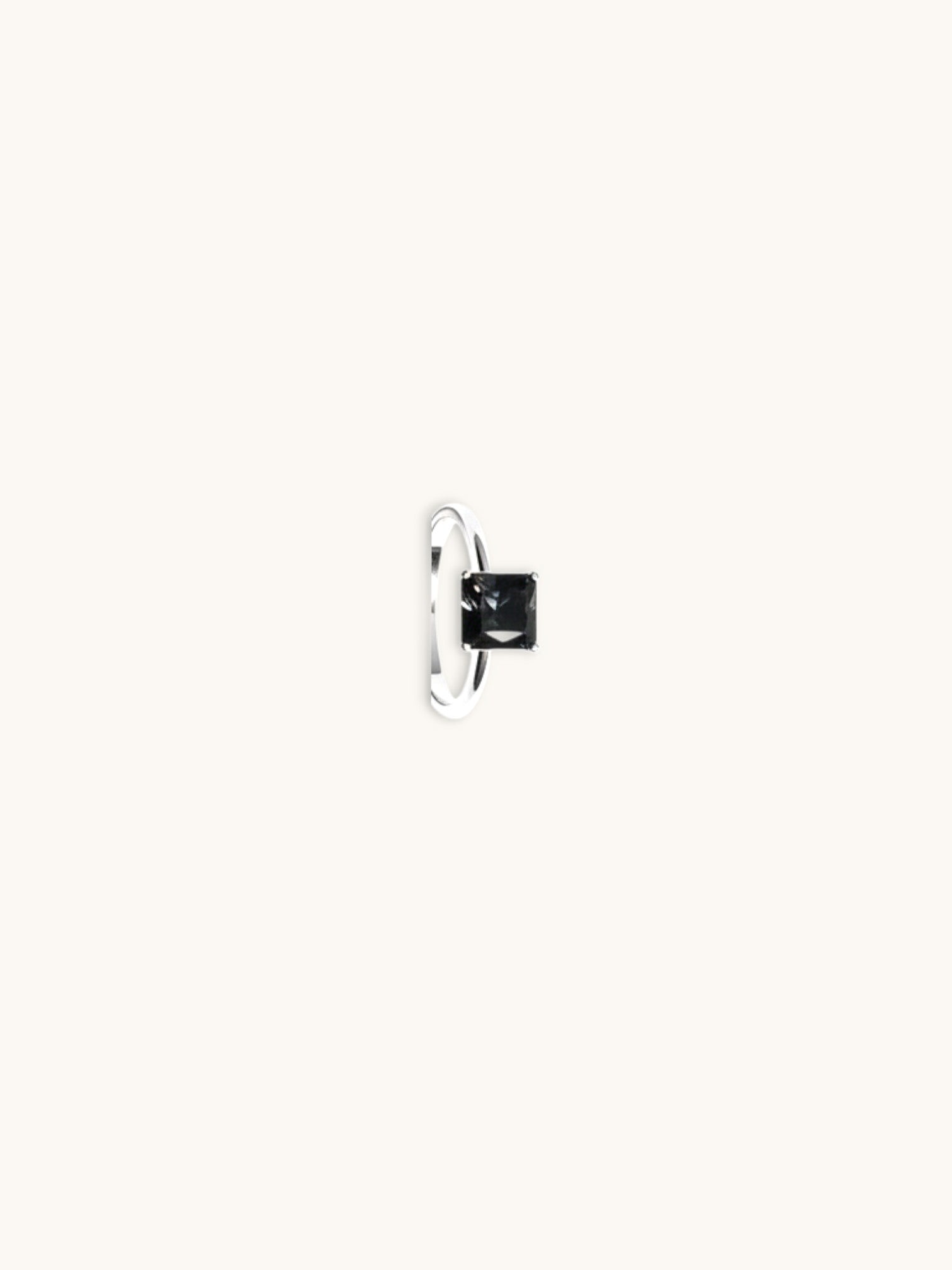 Citrinmagi fyrkantig ring i silver med svart obsidian, handgjord i rostfritt stål med skyddande kristallteknik.