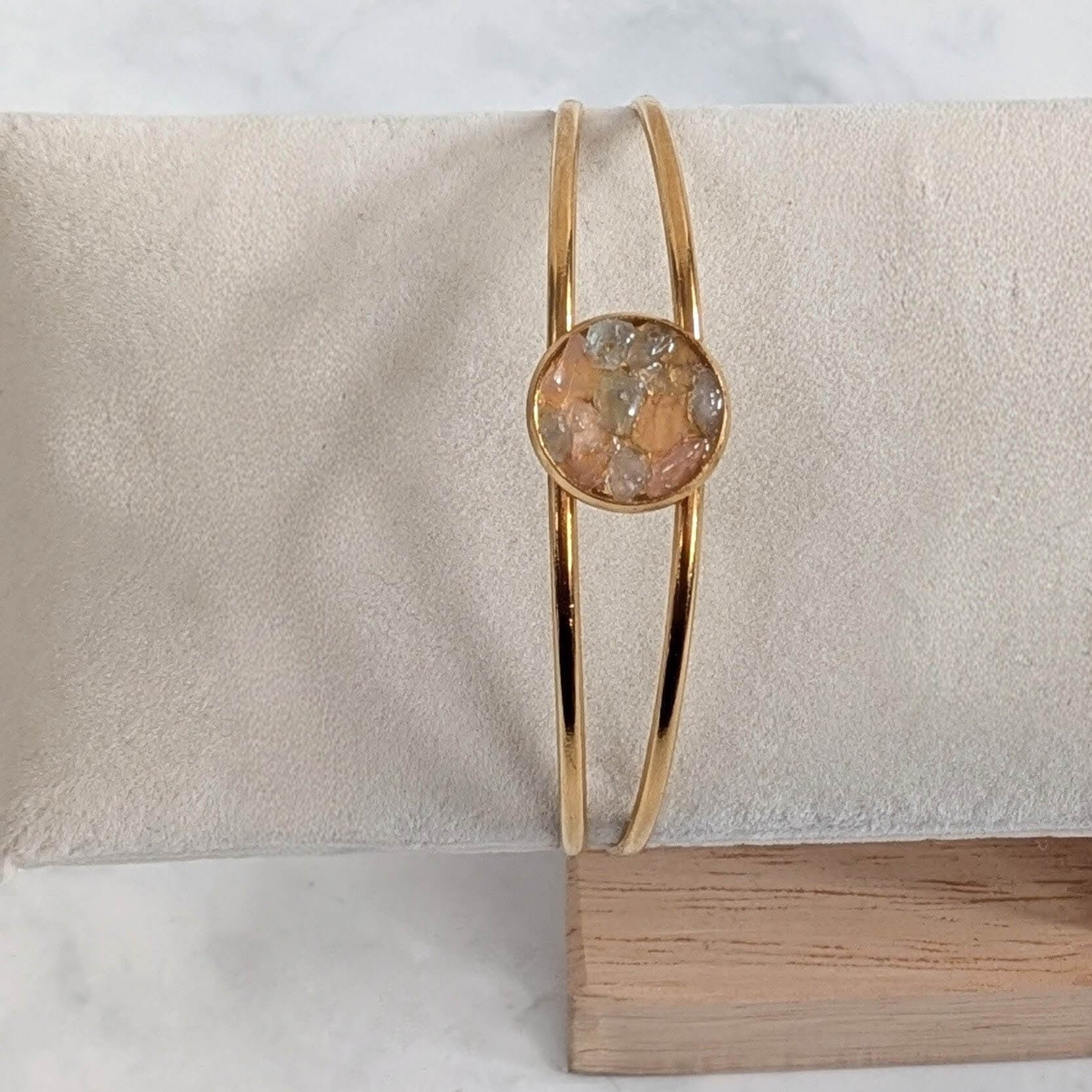Stilrent handgjort kristallarmband med rosenkvarts och akvamarin