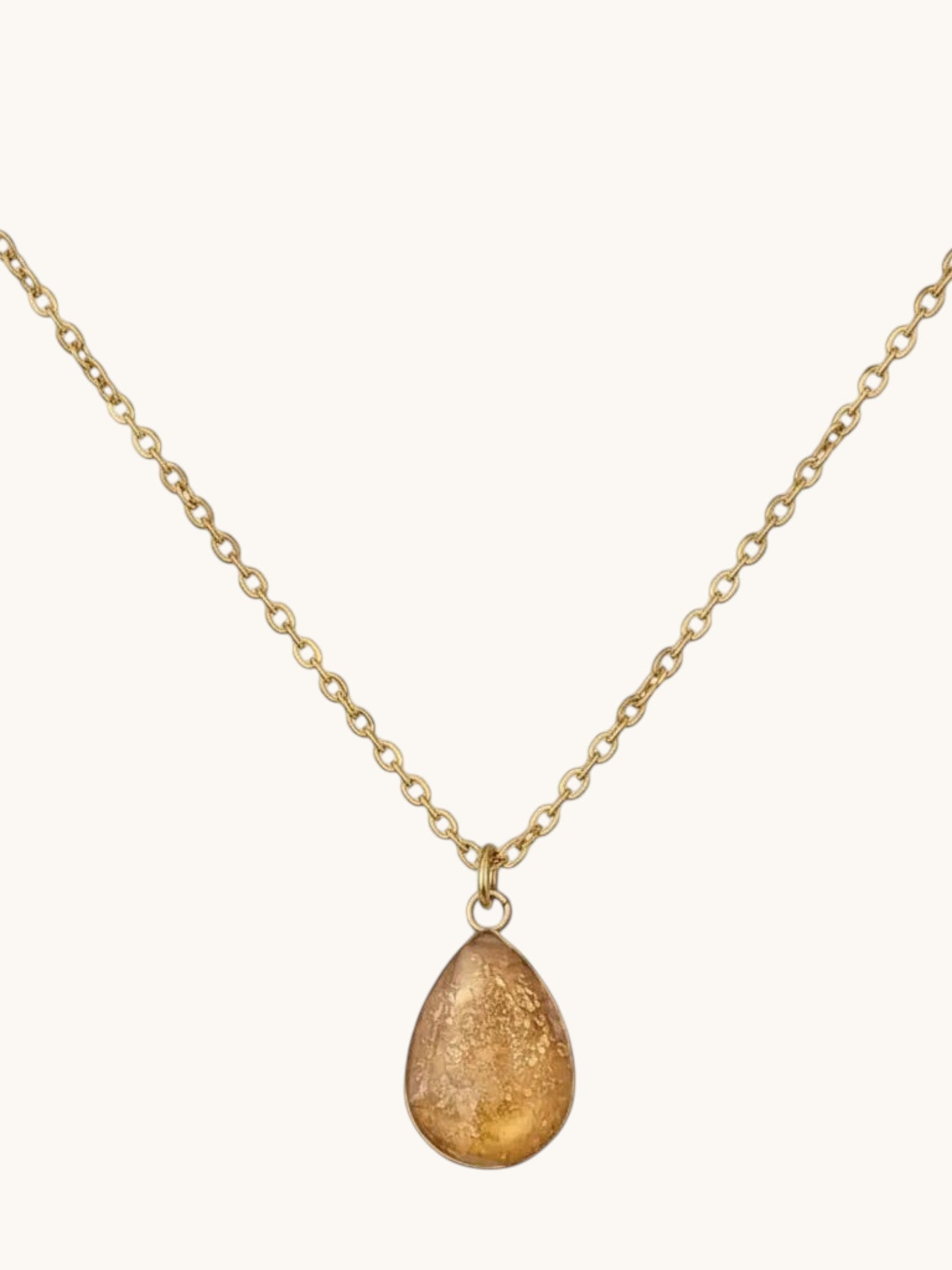 Halsband med droppformad fattning och äkta 24K guldflakes