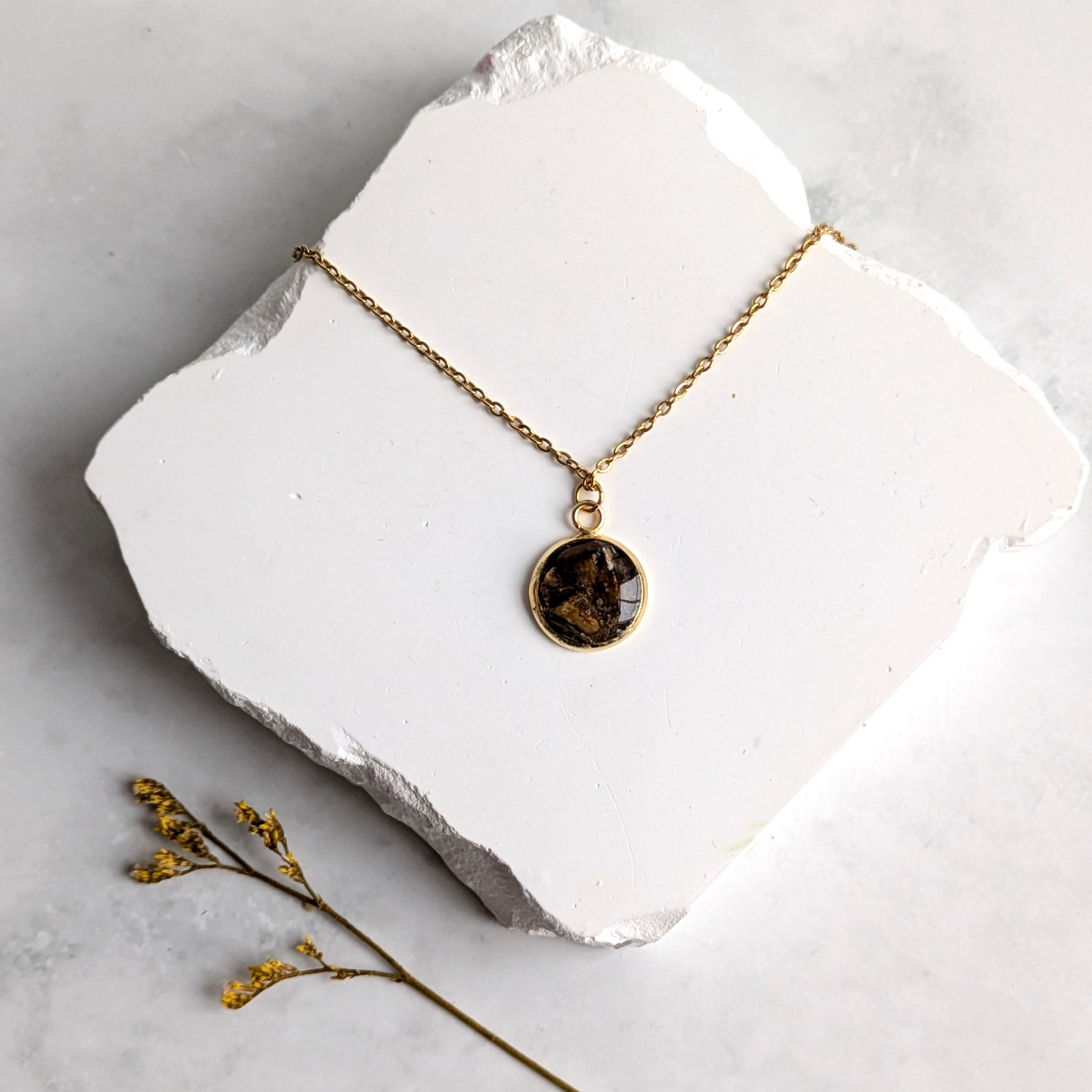 Tigeröga Kristallhalsband – Trygghet, Styrka & Fokus