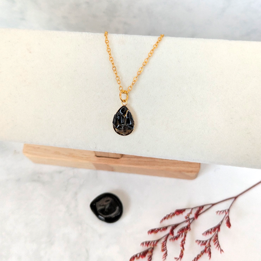 Svart Turmalin Halsband – Handgjort kristallhalsband för Skydd & Trygghet