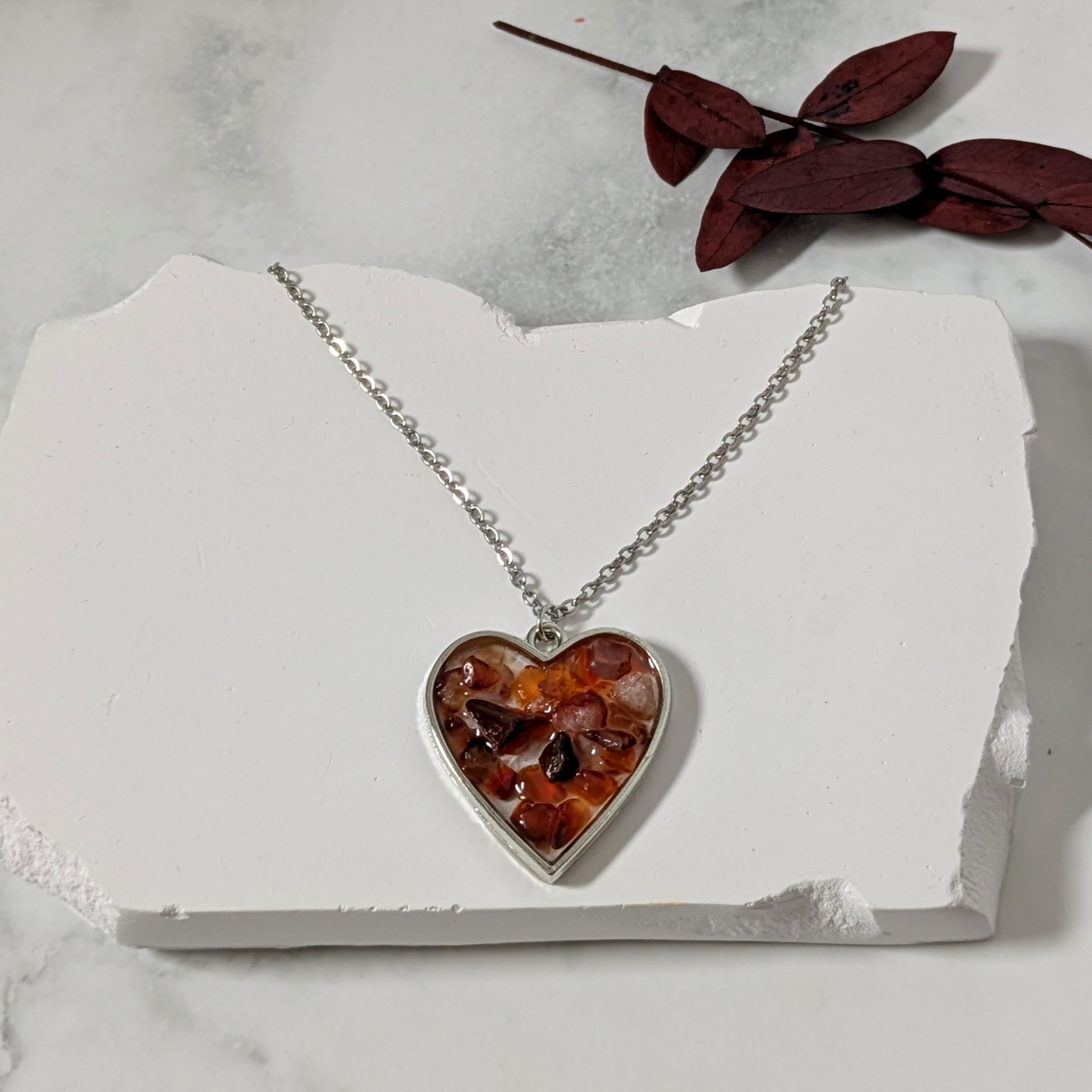 Karneol Halsband – Handgjort Ädelstenshalsband i Silverram för Mod & Passion