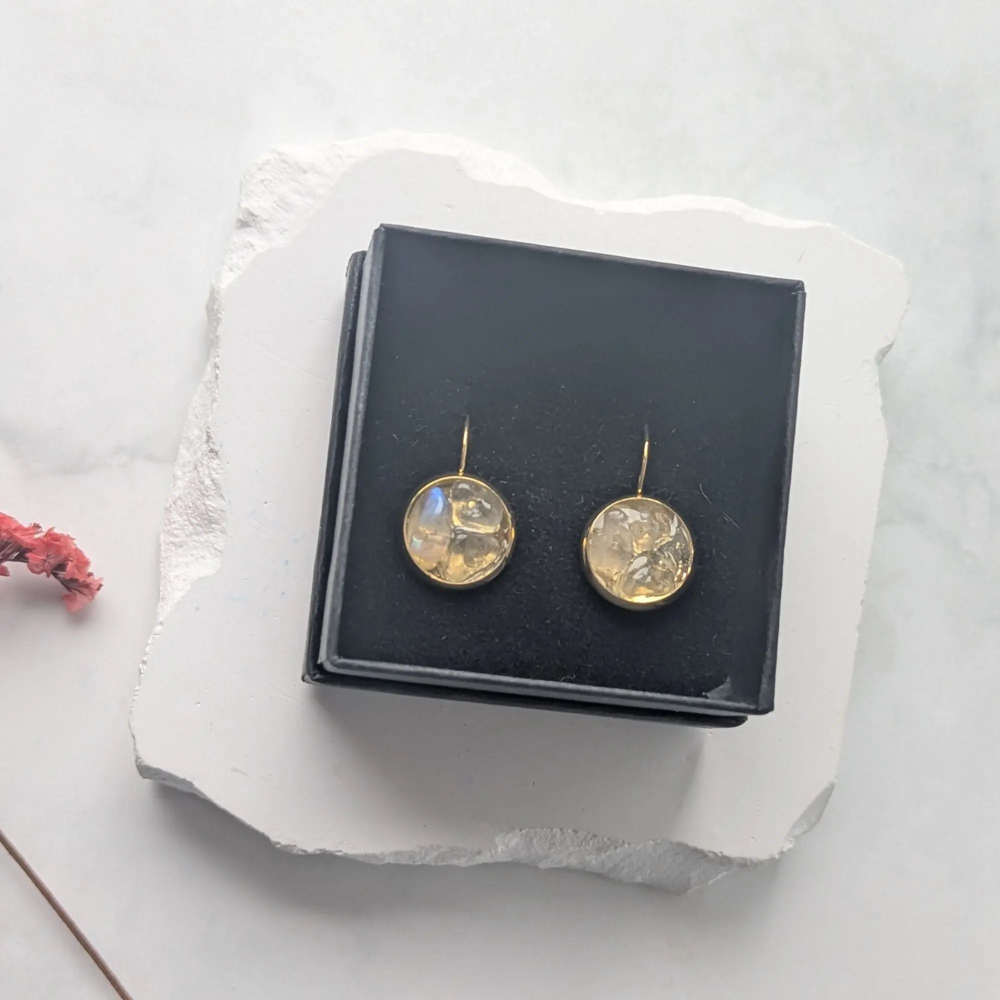 Magiska Labradorit Örhängen Runda Guld Citrinmagi