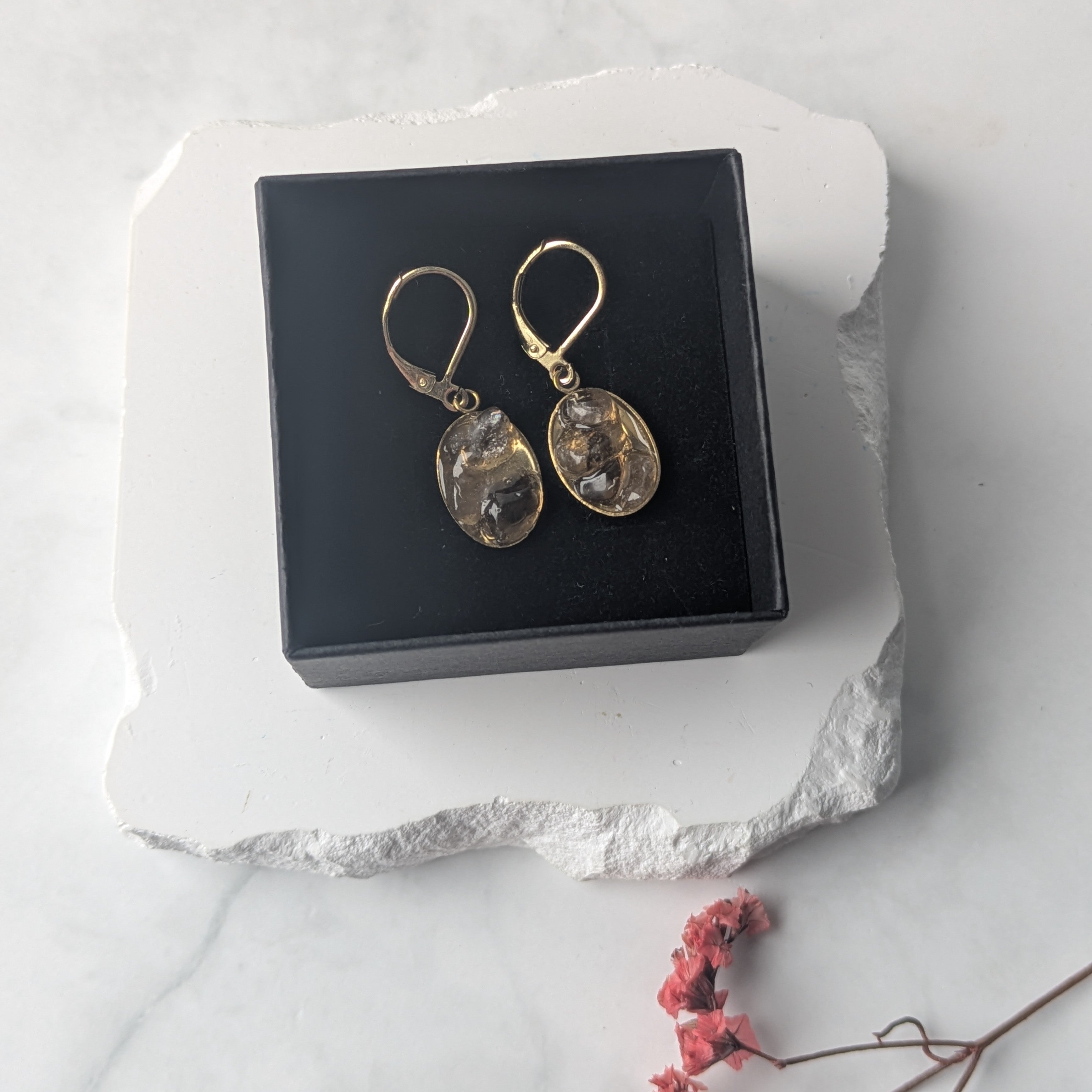 Jordande Rökkvarts Örhängen Oval Guld Citrinmagi