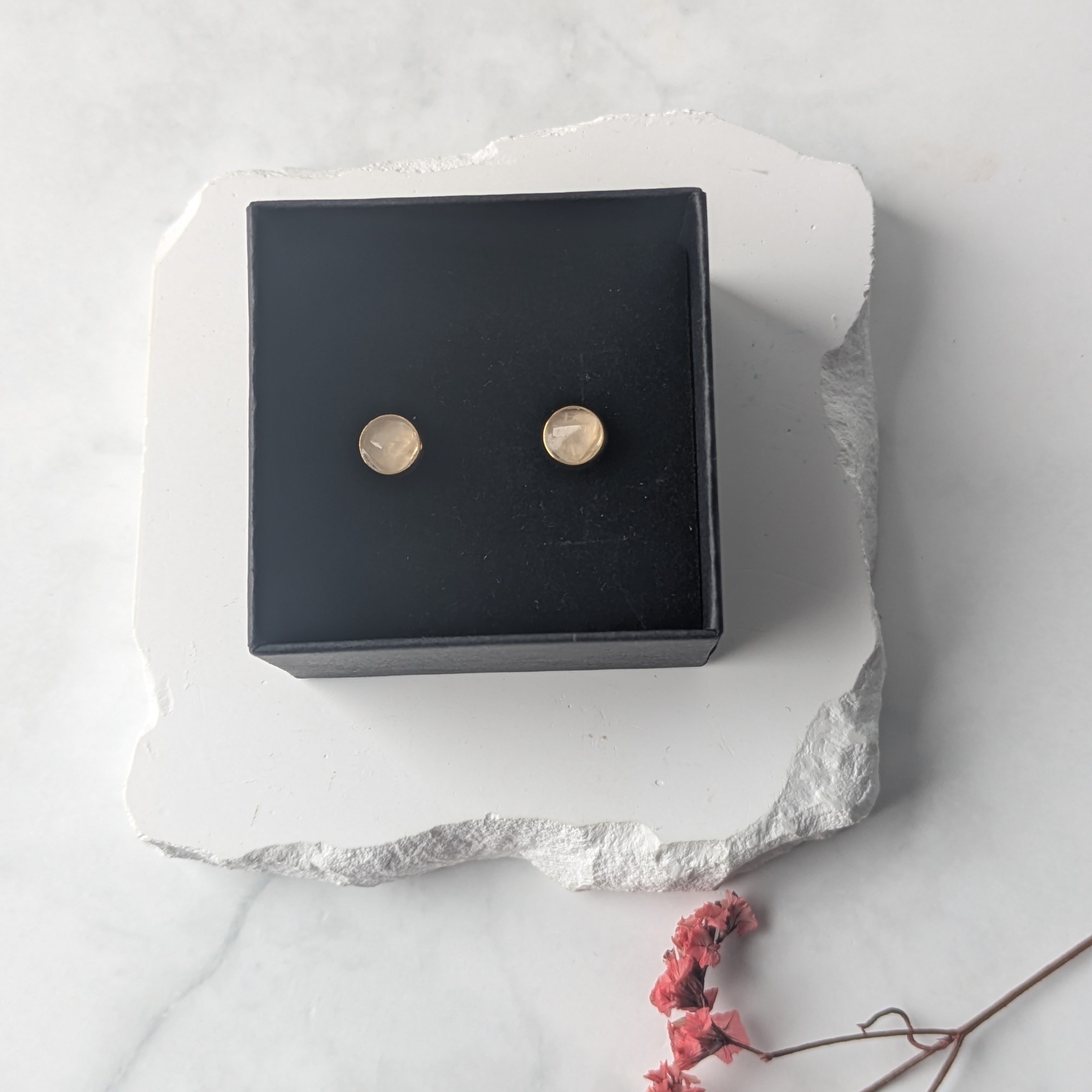 Kärleksfyllda Rosenkvarts Örhängen Runda Guld Citrinmagi