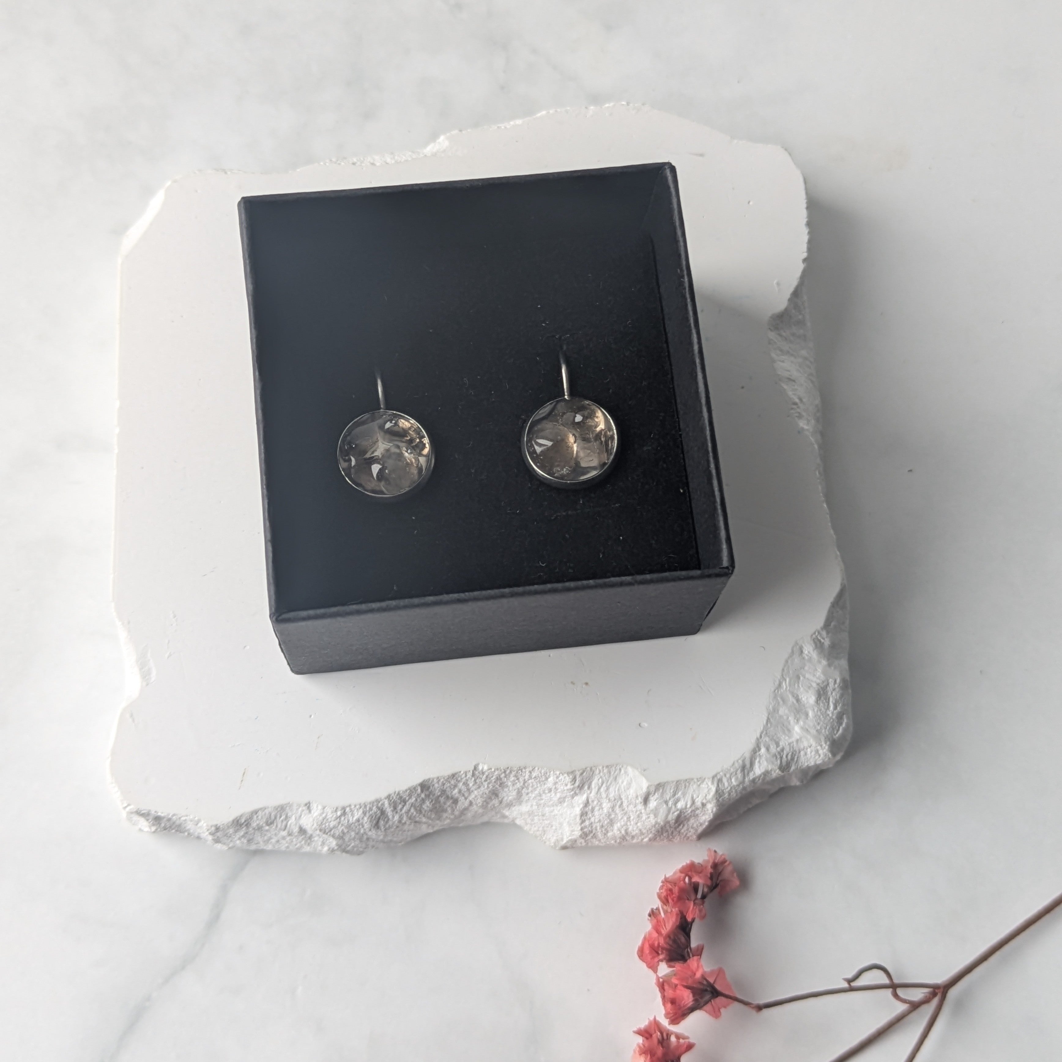 Jordande Rökkvarts Örhängen Runda Silver Citrinmagi