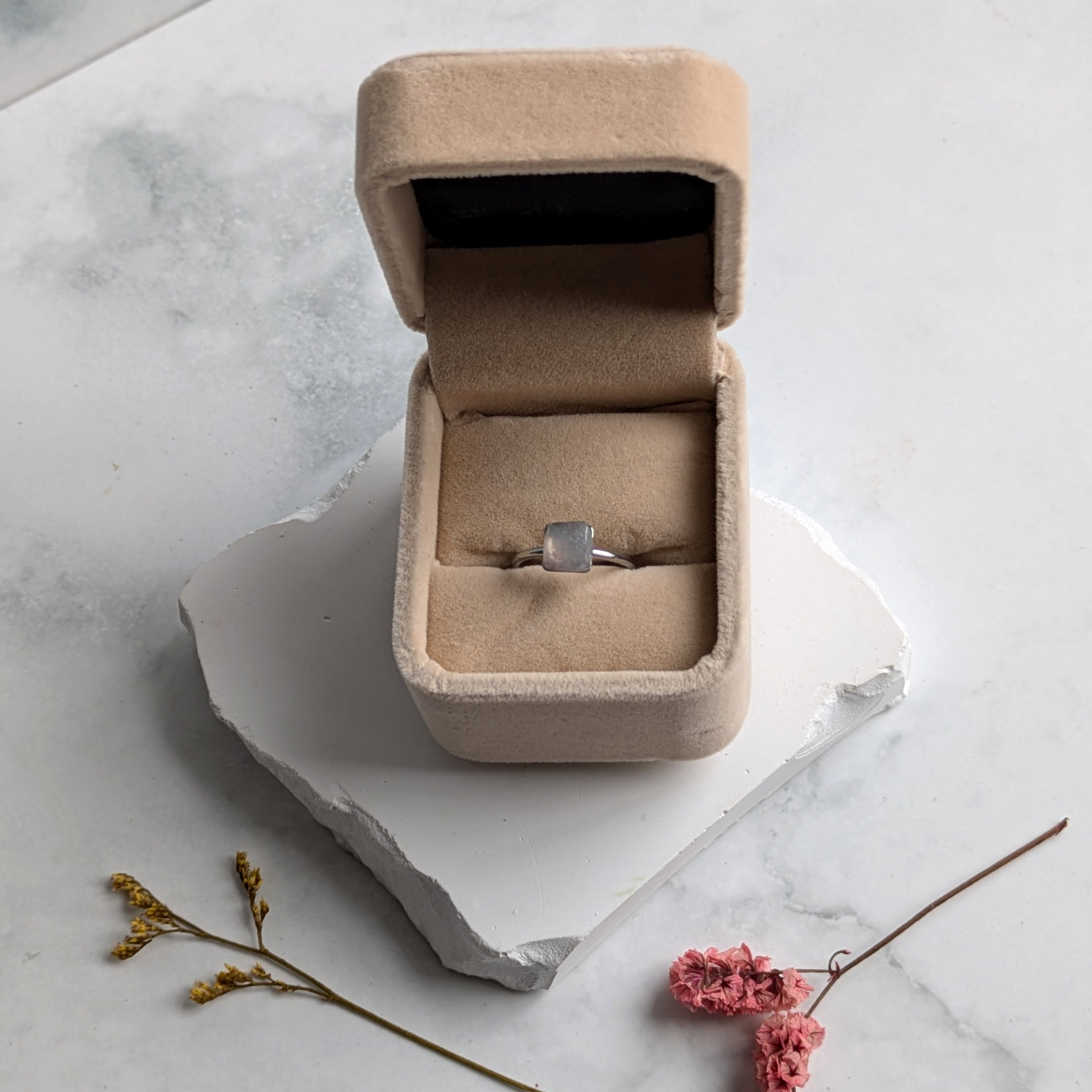 Månsten Ring – Intuition, Feminint Flöde & Inre Klarhet