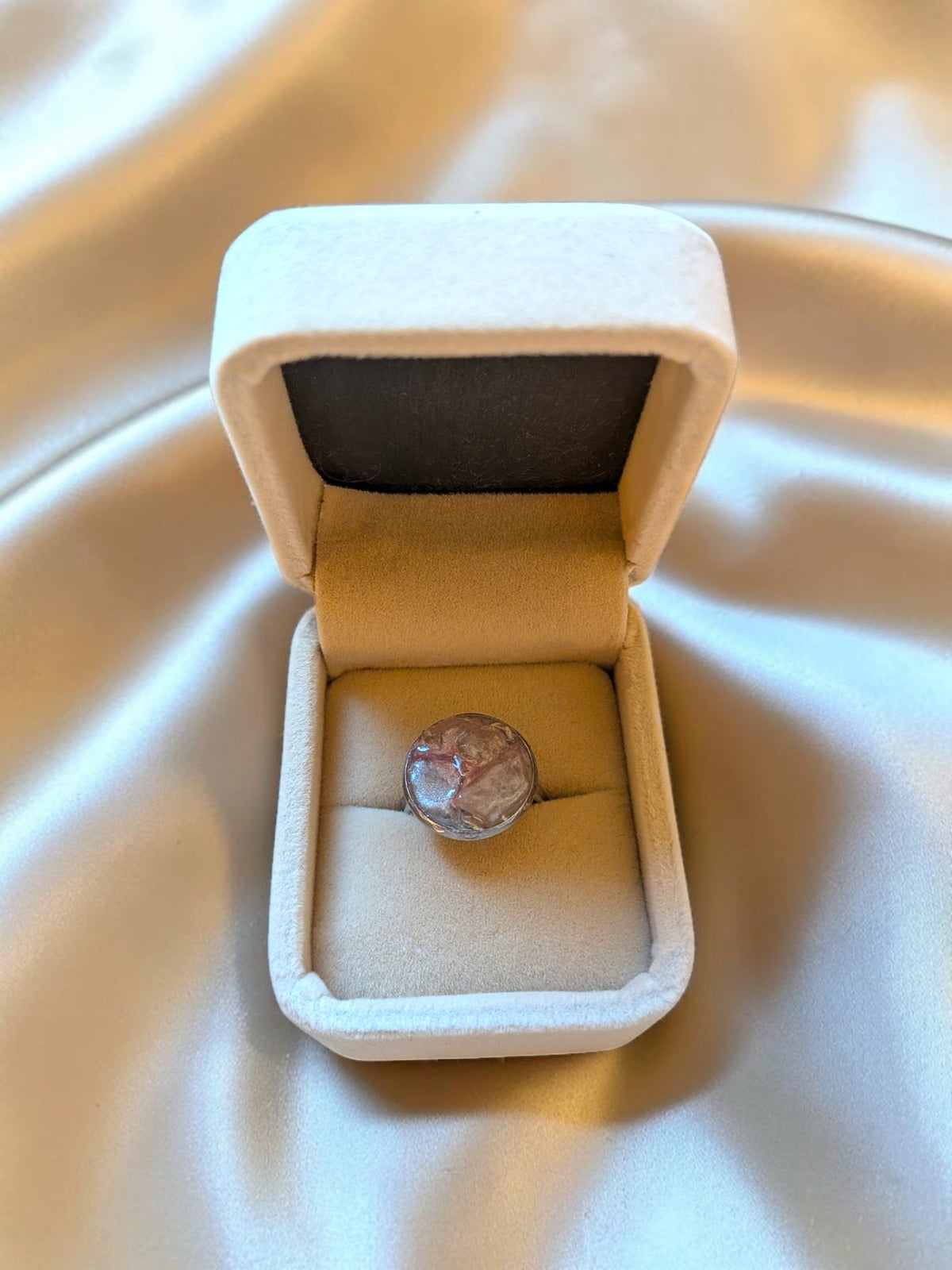 Rosenkvarts kristallring – Rund silver